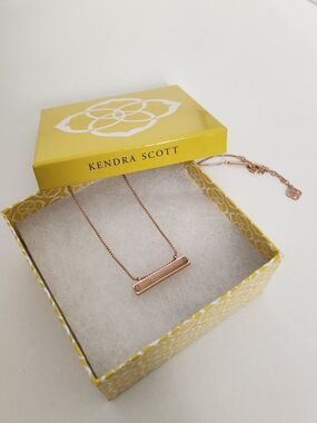 Kendra Scott Rose Gold Horizontal Bar Necklace